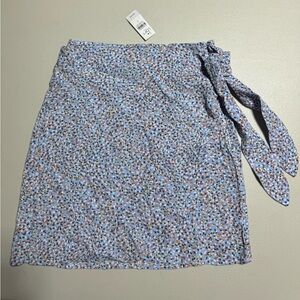 NWT Woman’s Loft Mini Skirt with front tie, Size 2